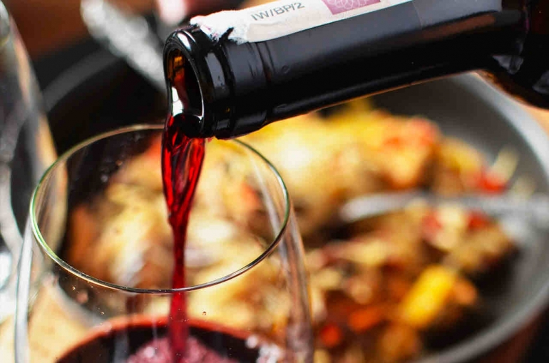 Bientôt les fêtes de fin d'année? Quel vins choisir pour accompagner vos plats?